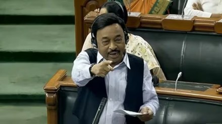 'Aukaat nahi hai inki': BJP's Narayan Rane loses cool at Sena MP amid no-trust vote debate in Lok Sabha | WATCH Video