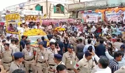 Stage collapses at Shivraj Singh Chouhan's rally in MP, 3 injured | Watch VIDEO Stage collapses at Shivraj Singh Chouhan's rally in MP, 3 injured | Watch VIDEO