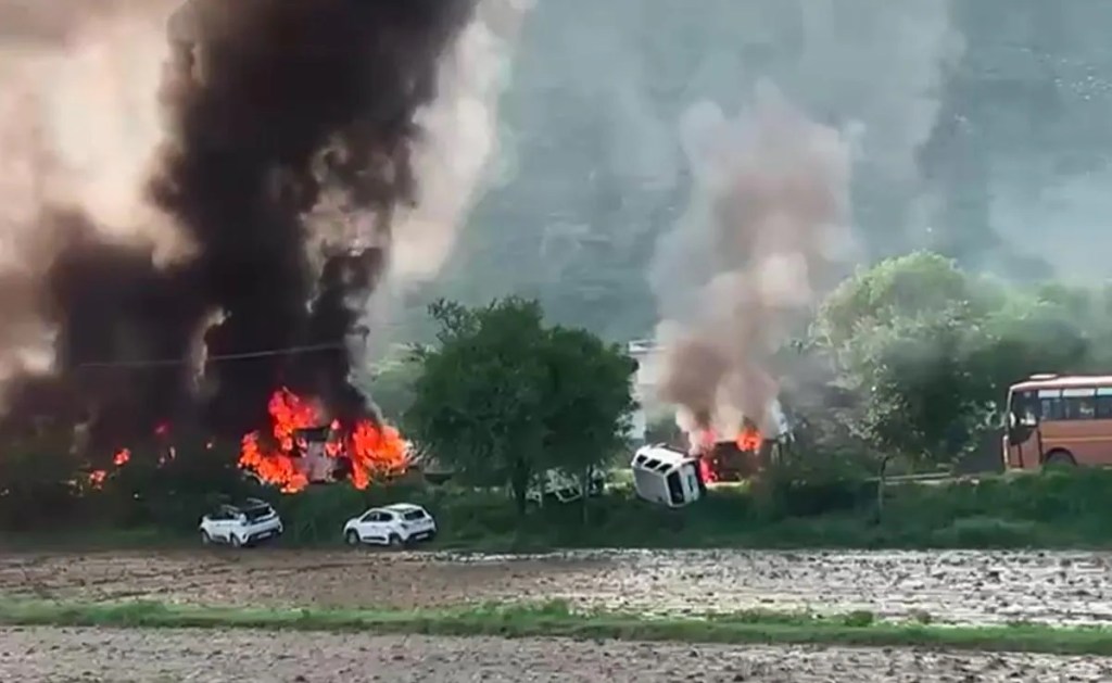 Gurugram Police debunks rumours amid Haryana clashes; Delhi on alert as violence spreads from Nuh to NCR Gurugram Police debunks rumours amid Haryana clashes; Delhi on alert as violence spreads from Nuh to NCR