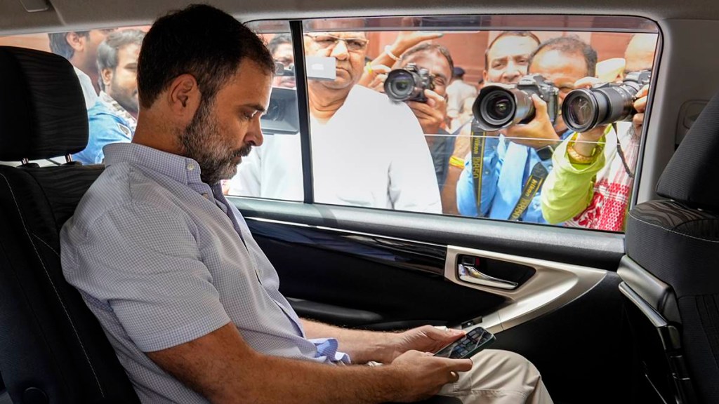 Rahul Gandhi flying kiss viral video - WATCH