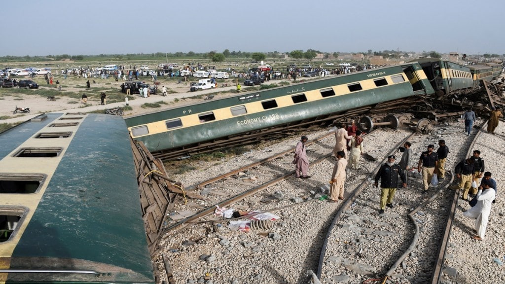 Pakistan train crash
