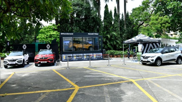Renault showroom on wheels