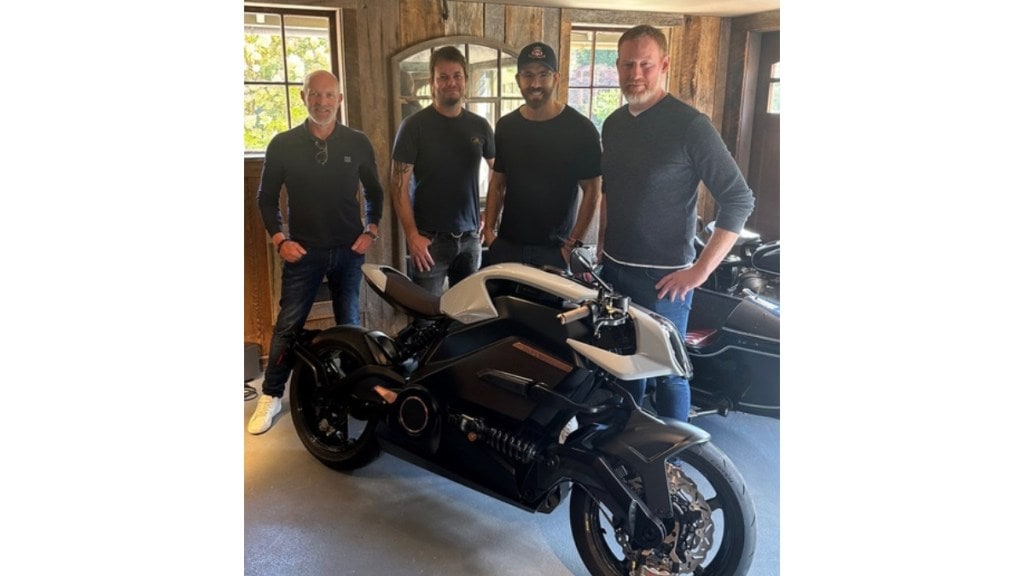 Ryan Reynolds - Arc Vector