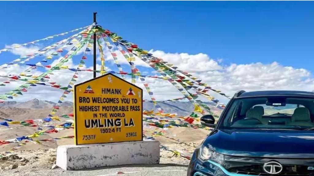 BRO world's highest motorable road, Ladakh road construction, Highest road elevation in Ladakh, Ladakh infrastructure, Himalayan road project, Ladakh connectivity enhancement, Border Roads Organisation updates
