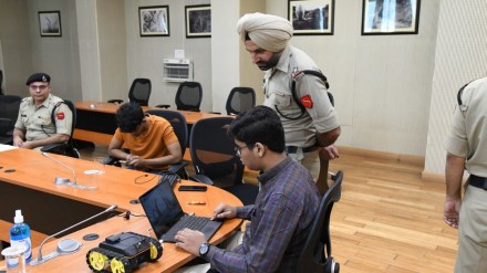 The bot is a low-cost, lightweight mobile surveillance solution that can be programmed on-site and can be upgraded and repaired without hassle. The bot is a low-cost, lightweight mobile surveillance solution that can be programmed on-site and can be upgraded and repaired without hassle.