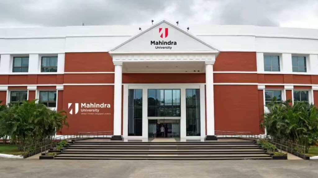 The School of Media aims to build a generation of creators and information-seekers who have futuristic capabilities.