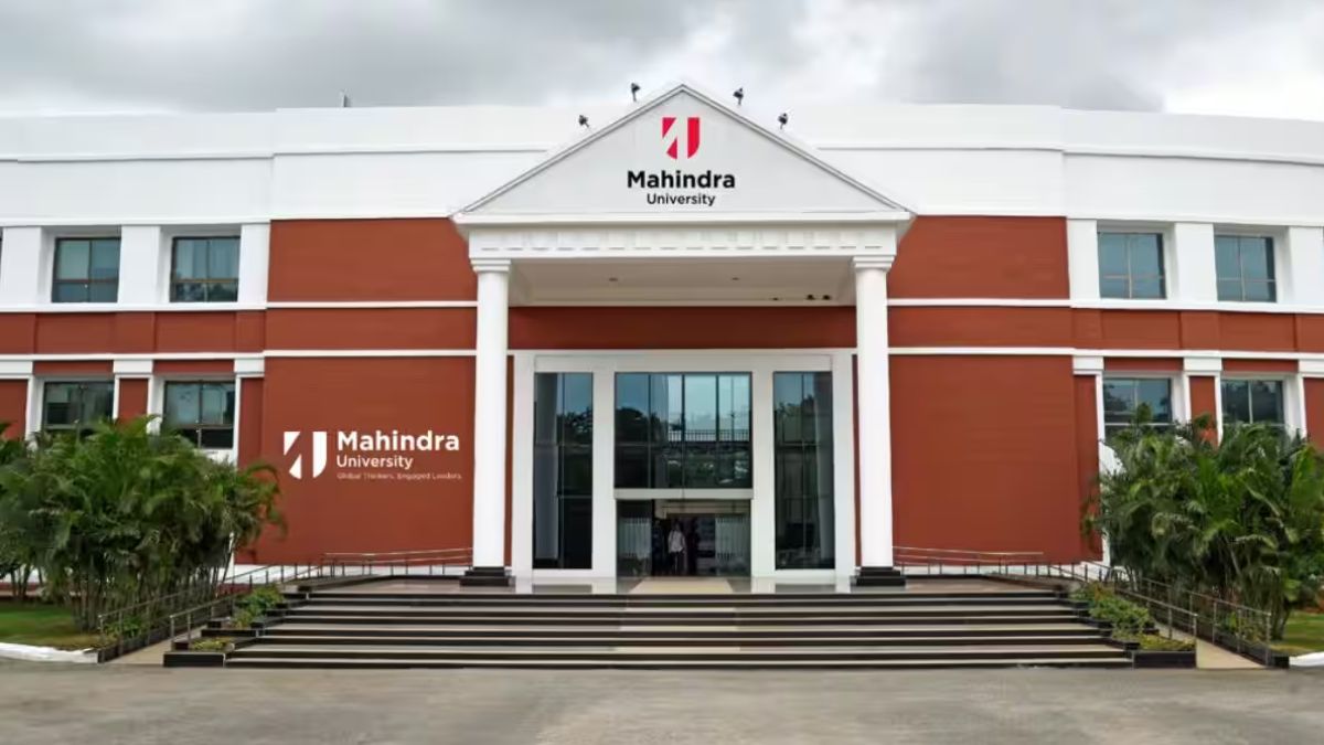 The School of Media aims to build a generation of creators and information-seekers who have futuristic capabilities. The School of Media aims to build a generation of creators and information-seekers who have futuristic capabilities.