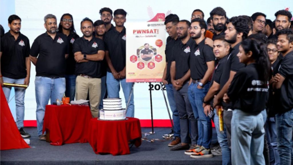 Left to Right: Prateek Maheshwari, Co-Founder of Physics Wallah and Ankit Gupta, CEO Vidyapeeth Offline, Physics Wallah