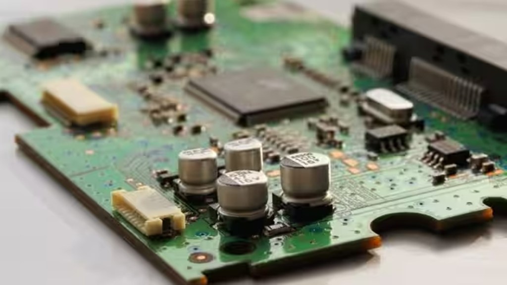 hardware, it sector