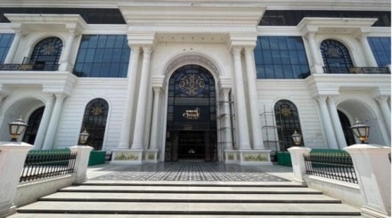 Omaxe Chowk offers an extensive range of premium shopping stores featuring renowned national and international brands, providing fashion enthusiasts with the latest trends and shoppers with a wide array of lifestyle products, jewellery, accessories, and more.
