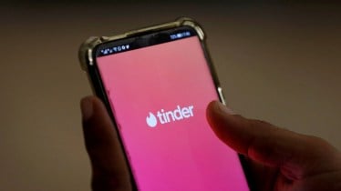 Trouble finding your best pictures for dating profile? Worry not, Tinder got you covered with "this"