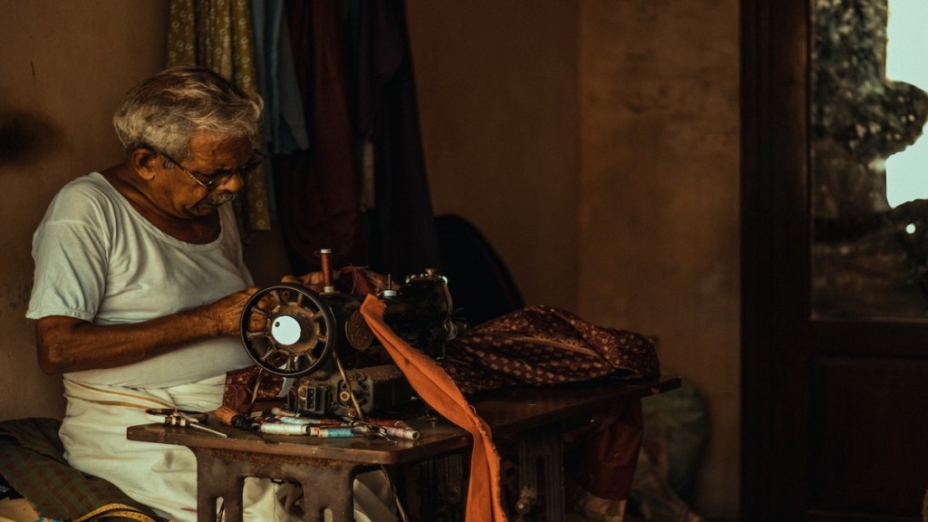 amazon India, handlooms, artisans, Indian artisans, handmade clothes, khadi, village industries, India, Amazon Karigar initiative, small business news, India news, business news, msme news