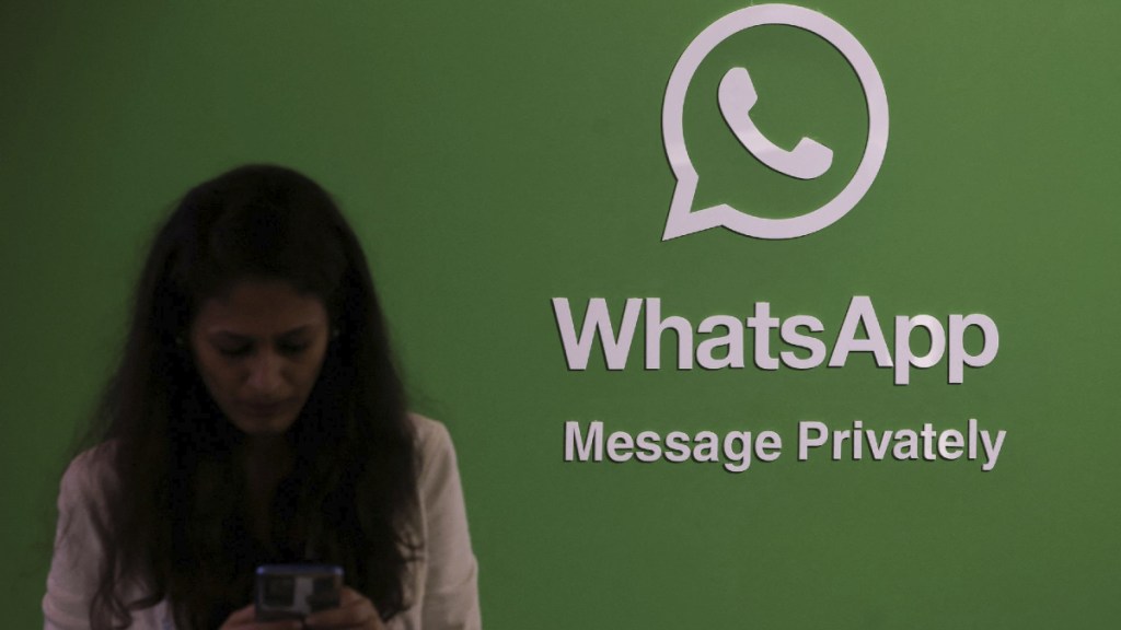 WhatsApp edit media caption feature