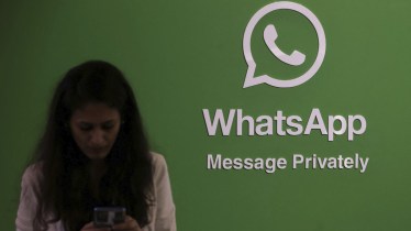 WhatsApp edit media caption feature