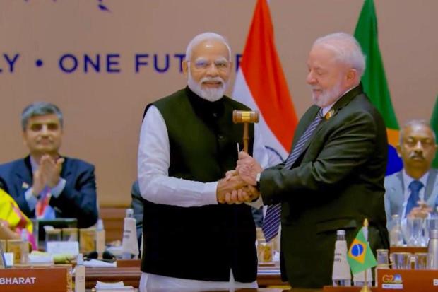Prime Minister Narendra Modi transferred the symbolic G20 Presidency gavel to Brazilian President Luiz Inácio Lula da Silva. (Image/PTI)
