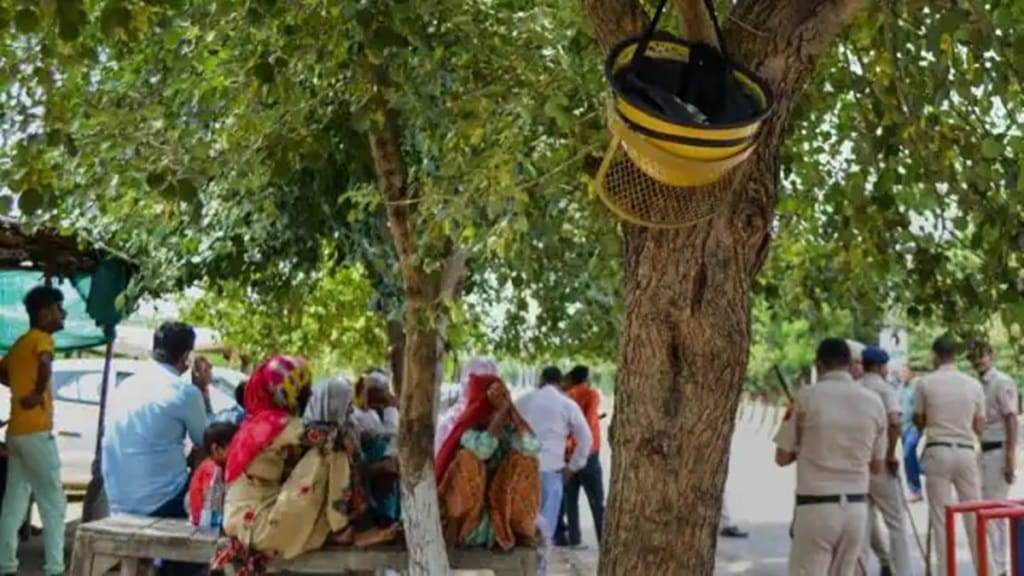 Radha Soami followers clash with authorities over removal of 'unauthorised construction' in Agra Radha Soami followers clash with authorities over removal of 'unauthorised construction' in Agra