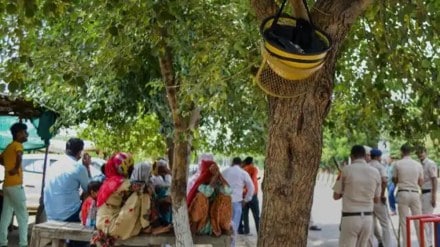 Radha Soami followers clash with authorities over removal of 'unauthorised construction' in Agra Radha Soami followers clash with authorities over removal of 'unauthorised construction' in Agra