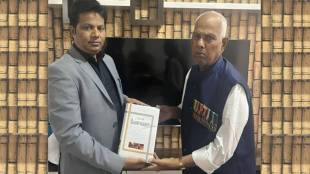 Amar Mulla with his father, Rashtrapati Awardee Shahbuddin Hussain Mulla, during the book's publication