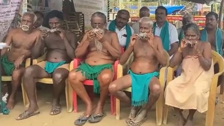 Cauvery Water Dispute: Tamil Nadu Farmers protested by holding dead mice in their mouths