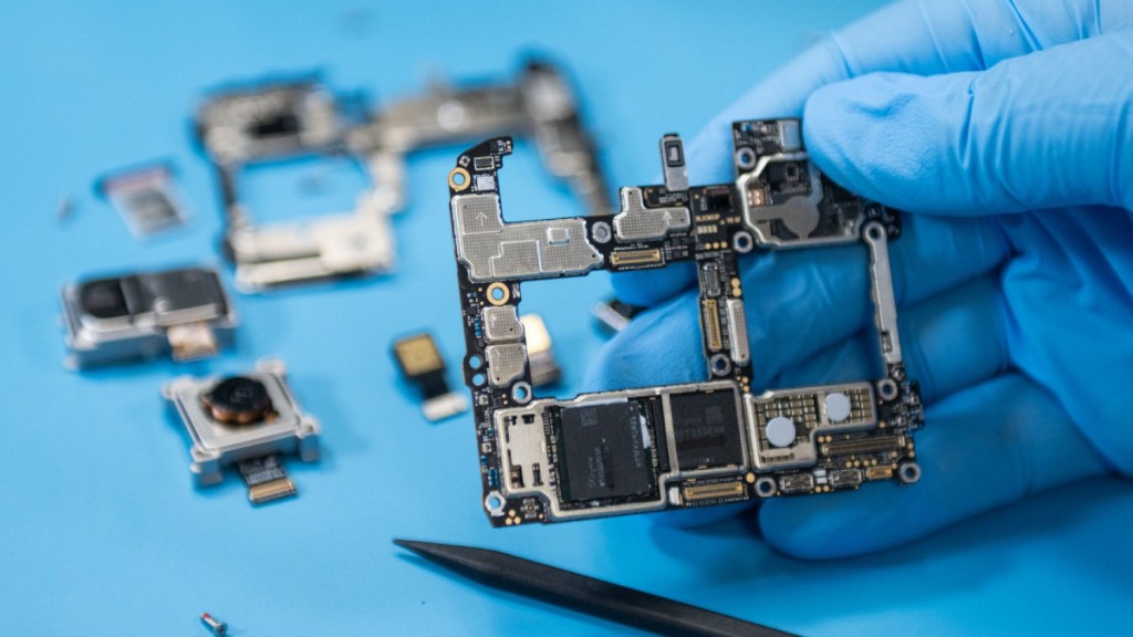 Components of the Huawei Mate 60 Pro smartphone- Bloomberg