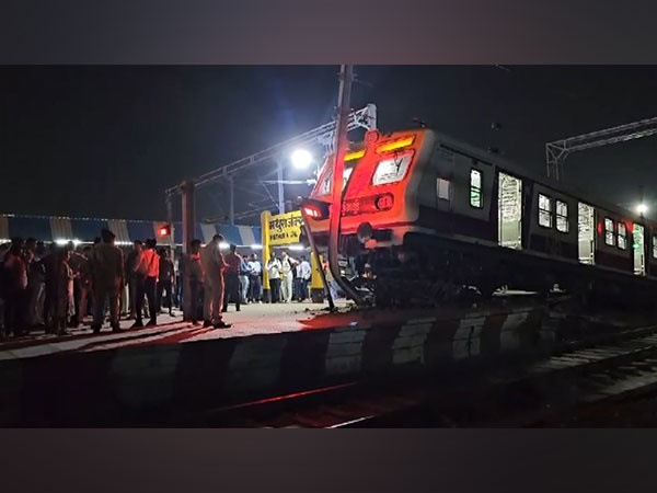 UP: Train climbs on platform at Mathura railway station, no casualties UP: Train climbs on platform at Mathura railway station, no casualties