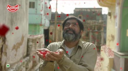The campaign highlights the product innovation of tutti-frutti and captures the joyous mood one feels when one eats the biscuit