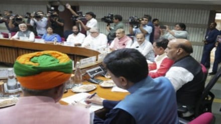 EC appointments bill: Centre reconsidering decision to push for passage during special session, says report