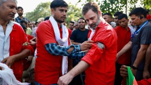 WATCH Video: Rahul Gandhi dons 'Coolie' uniform at Delhi's Anand Vihar, meets porters