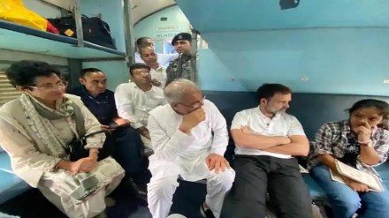 Chhattisgarh Election 2023: Rahul Gandhi takes a train from Bilaspur to Raipur, interacts with co-passengers