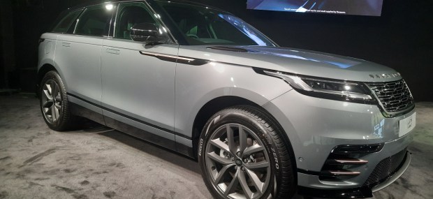 Range Rover Velar front quarter