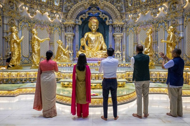 The couple removed their their footwear at the Charnavind and walked barefoot inside the temple. (Image: PTI)