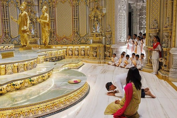 Akshata Murty offered a panchang pranam to Swaminarayan. (Image: PTI)