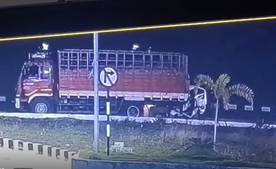 Rajasthan: 7 dead, 8 injured as truck collides with MUV in Dungapur