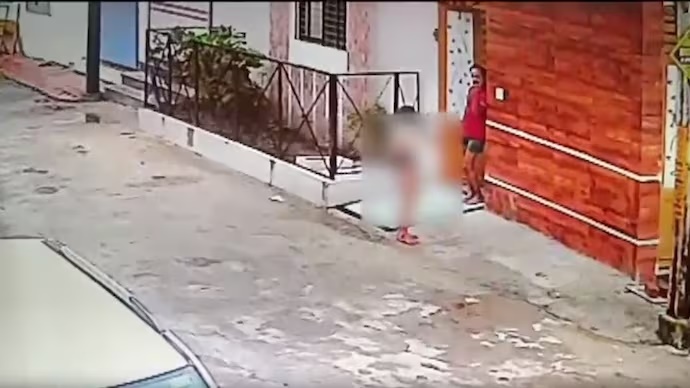 Ujjain: Half-naked and bleeding minor seeks help after being raped, shooed away Ujjain: Half-naked and bleeding minor seeks help after being raped, shooed away