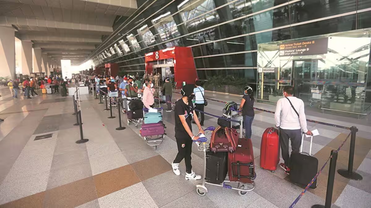 Delhi: Airport loader arrested for stealing iPhone 14 Pro Max, 13 high-end watches from passenger's bag Delhi: Airport loader arrested for stealing iPhone 14 Pro Max, 13 high-end watches from passenger's bag