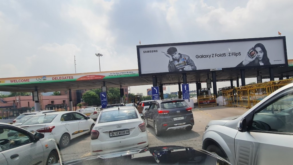 Delhi traffic at DND flyway