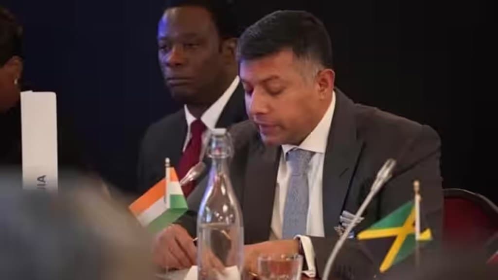 Khalistan radicals block Indian envoy from entering into Scotland Gurdwara Khalistan radicals block Indian envoy from entering into Scotland Gurdwara