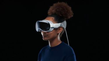 Apple Vision Pro: Optimistic Tim Cook uses headset daily