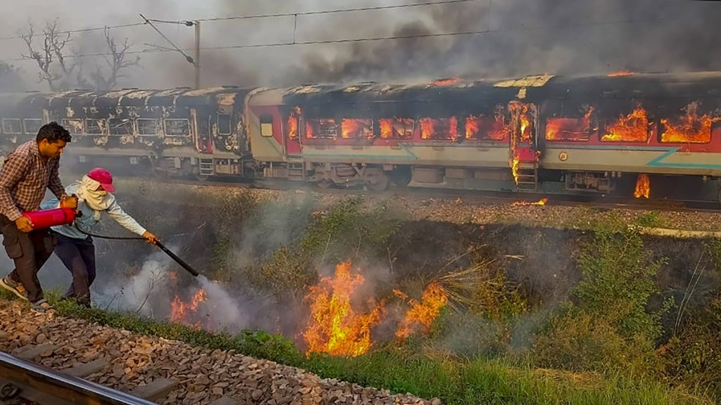 Patalkot Express train, Patalkot Express train fire, Patalkot Express train probe, Patalkot Express train inquiry, Patalkot Express train inquiry report, Patalkot Express train investigation, Patalkot Express train damage, Patalkot Express train injury,