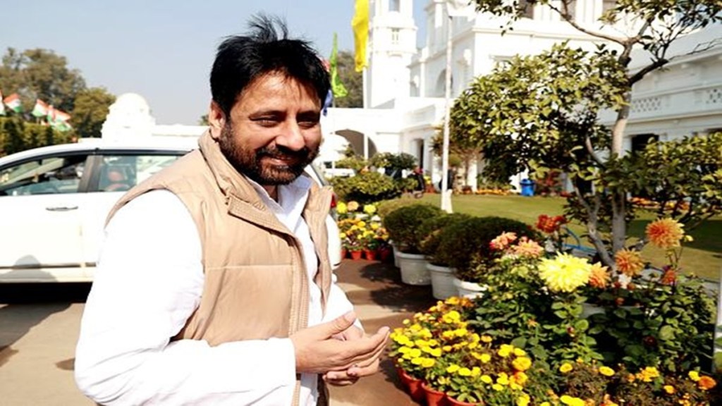 ED raids AAP MLA Amanatullah Khan's premises in money laundering probe ED raids AAP MLA Amanatullah Khan's premises in money laundering probe