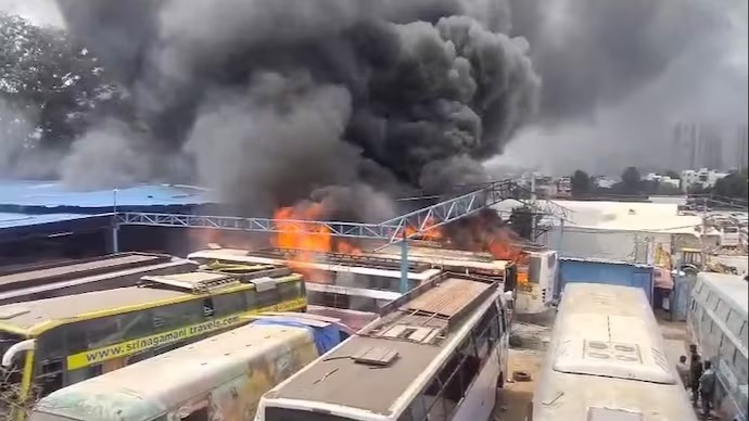 Bengaluru: Major fire breaks out near Veerbhadra Nagar, 5-10 buses gutted