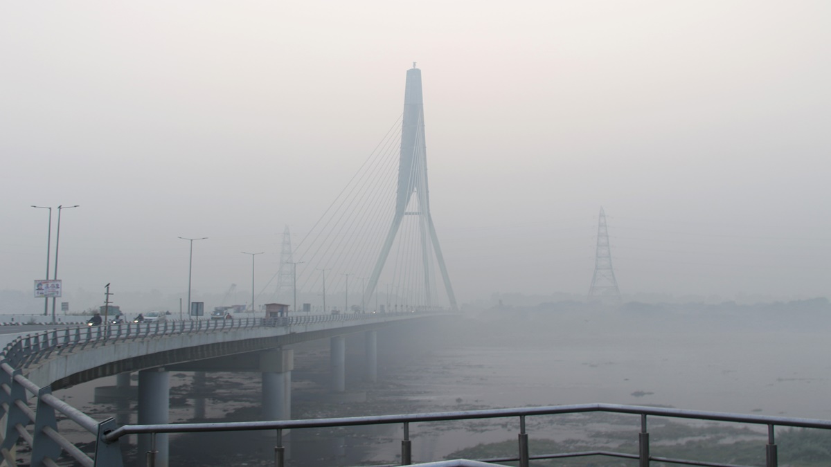 Delhi's air quality remains 'very poor' for third consecutive day, AQI at 347 Delhi's air quality remains 'very poor' for third consecutive day, AQI at 347