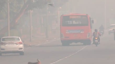 Smog shrouds Delhi as air quality dips to 'very poor' category, AQI at 306