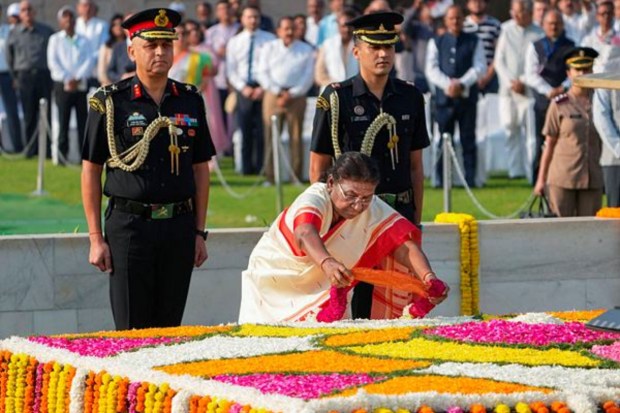 President Droupadi Murmu pays homage to Mahatma Gandhi at Rajghat. (PTI)