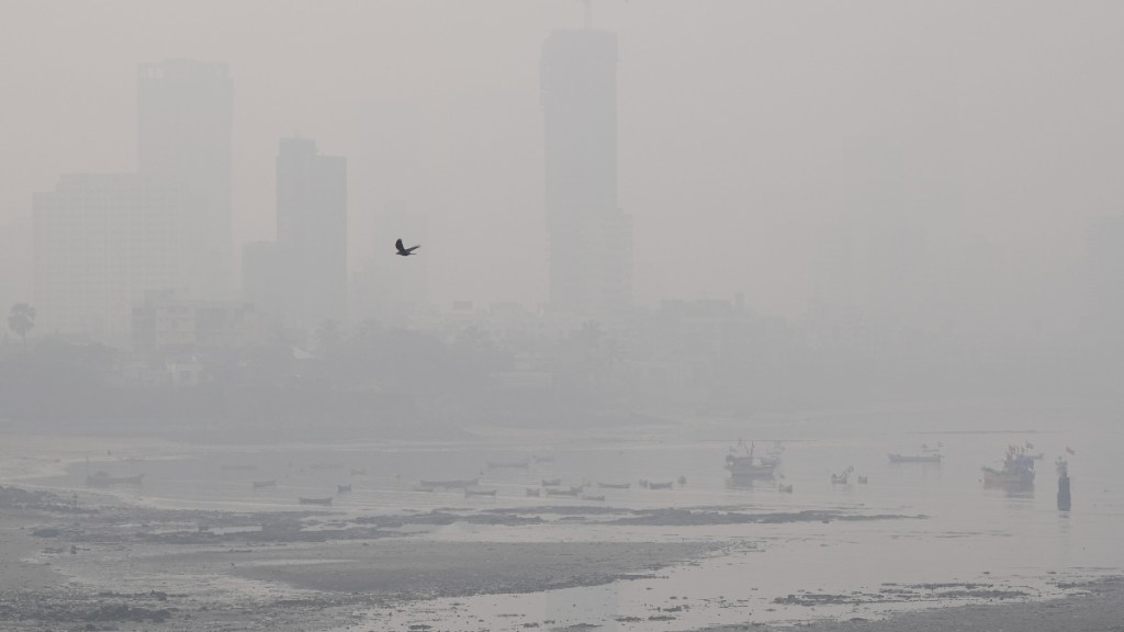 Mumbai more polluted than Delhi! Maximum city records higher PM10 level, minister says mostly dust