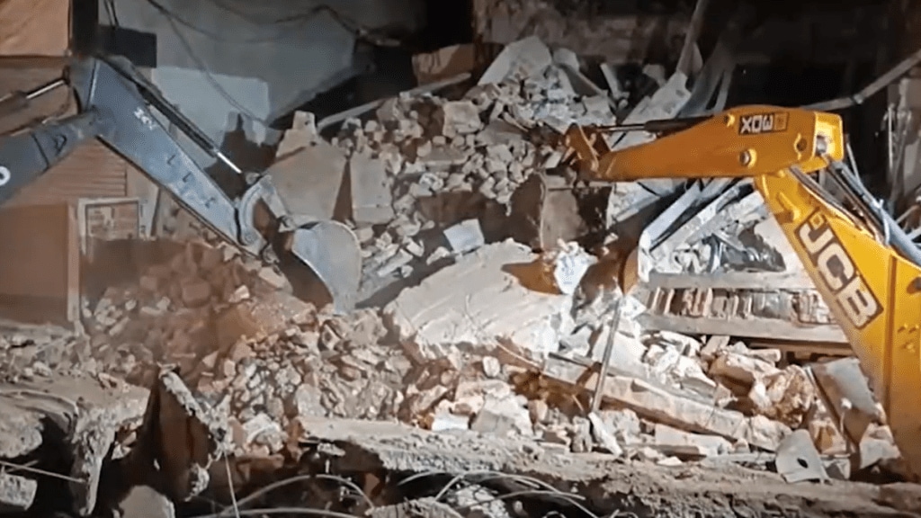 Madhya Pradesh: One dead, 5 injured as three-storey building collapses in Satna - Watch Video