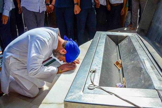 Congress leader Rahul Gandhi offers prayers at the Golden Temple, in Amritsar. (PTI Photo)