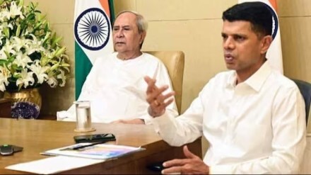 Day after voluntary retirement, VK Pandian gets cabinet minister rank in Odisha