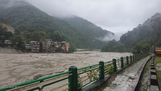 Flash flood in Sikkim's Teesta, 23 Army personnel missing
