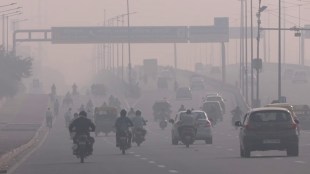 Dense smog blankets Delhi as air quality remains 'very poor', AQI at 303